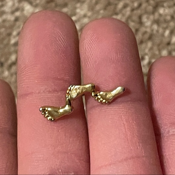 Footprints pin - Picture 2 of 6